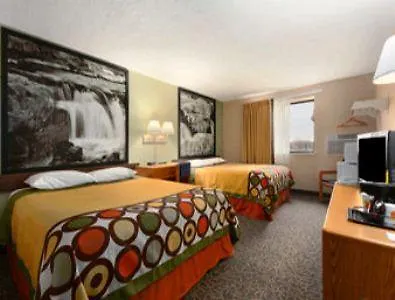 Super 8 By Wyndham Sioux Falls Near Convention Center-1